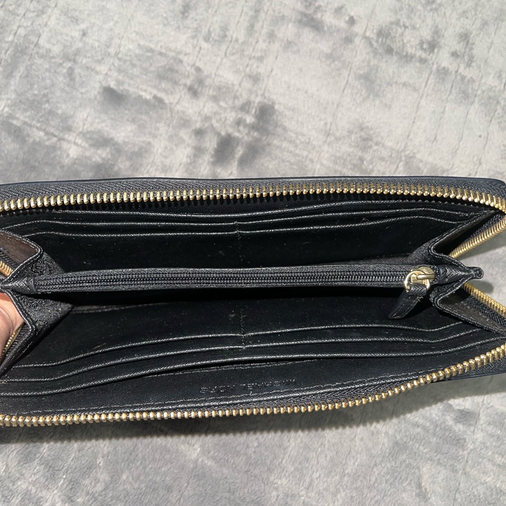 Michael Kors Saffiano Leather wallet - Picture 3 of 3